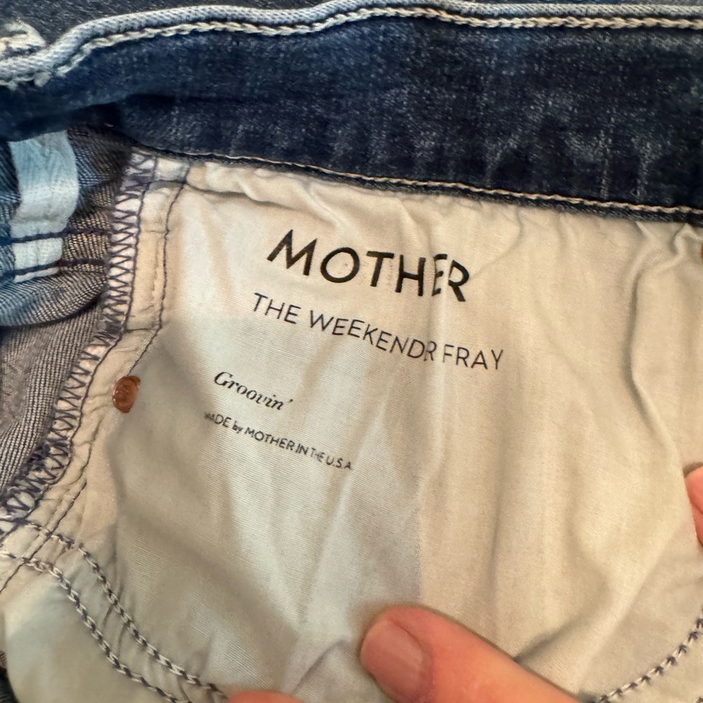Mother denim the weekender fray in groovin.  Size 33